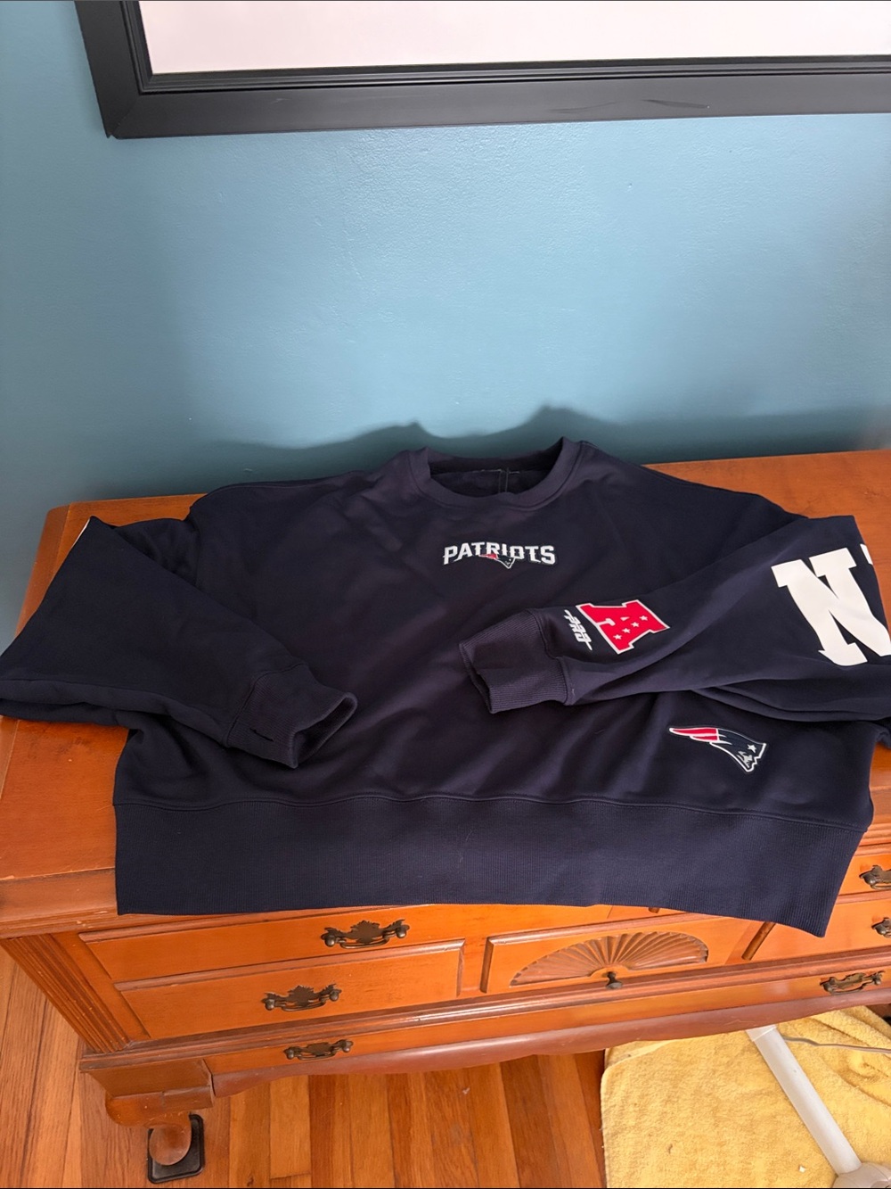 Patriots Navy Logo Crewneck Sweatshirt - Women's
